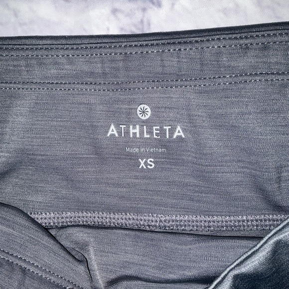 Lot‎ of 5  –Athleta Leggings,tops,jacket – Women's Size XS - Picture 3 of 9